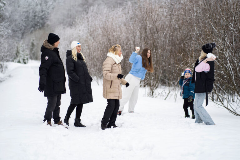 Christa, lapset ja vanhemmat.